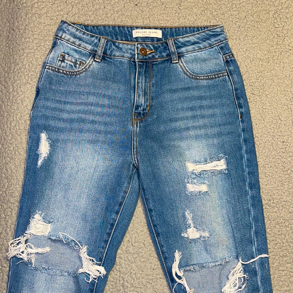 Medium wash distressed mom jean, size 1/25, mid rise